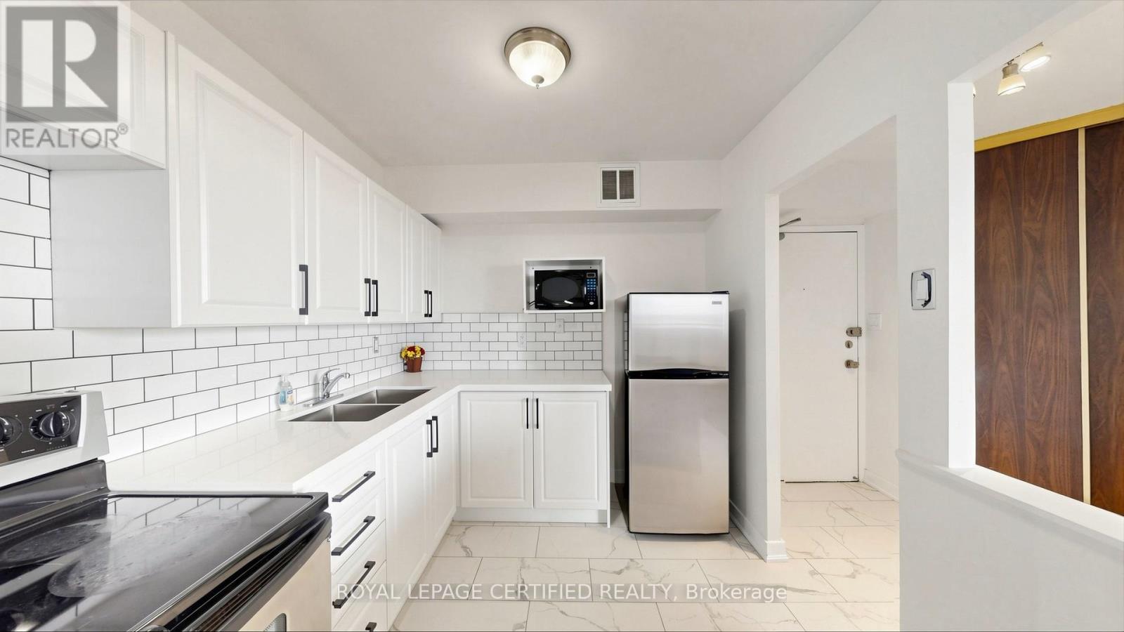 #1903 330 DIXON ROAD - 7