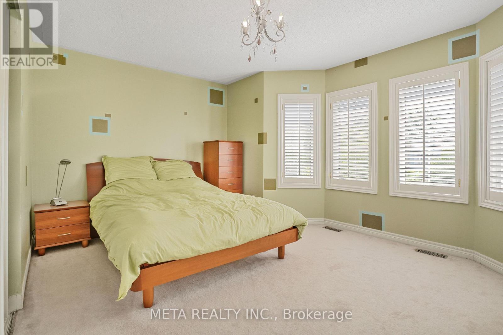 25 CRISPIN COURT - 19