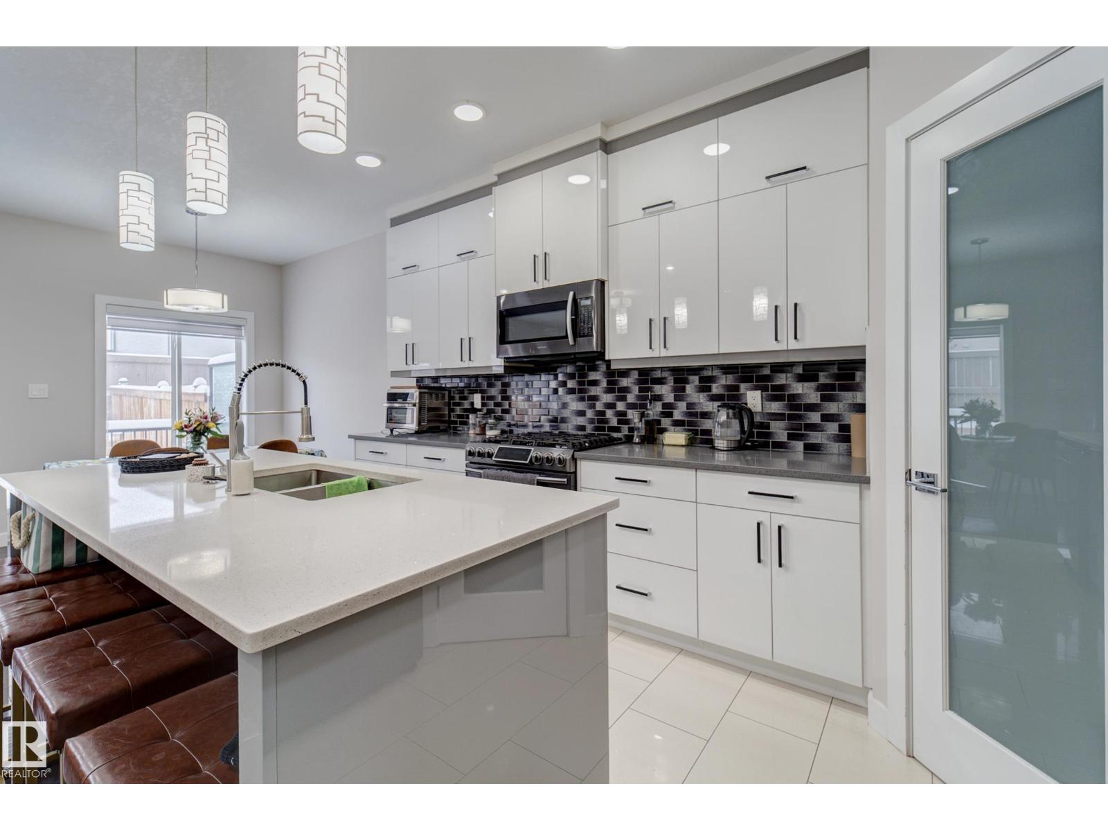 #46 1703 16 AV NW NW - 21