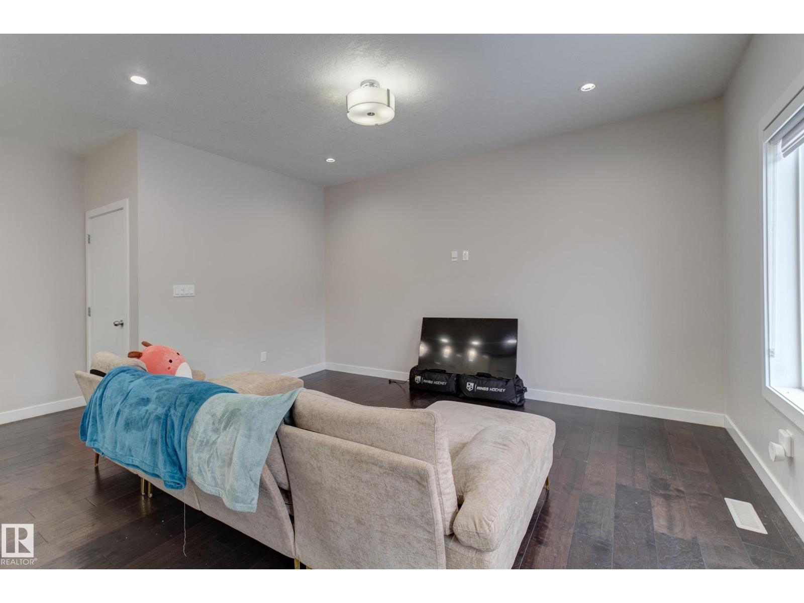 #46 1703 16 AV NW NW - 16
