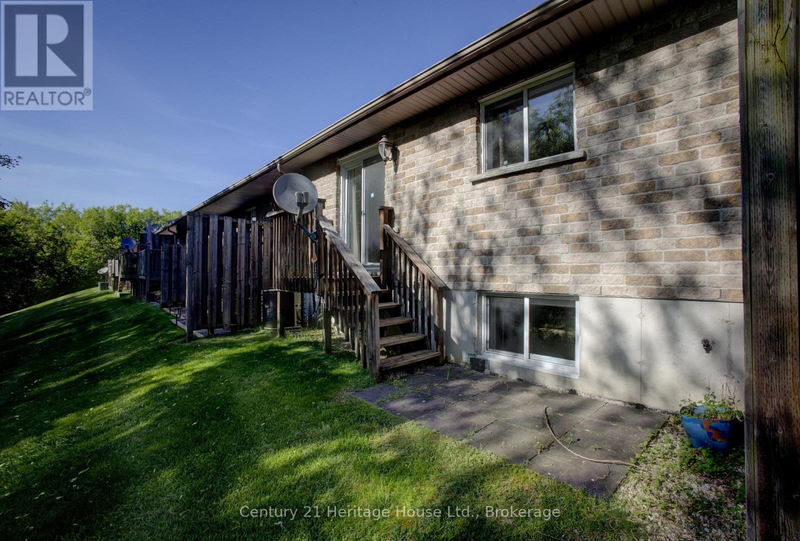#2 302 PARK STREET W - 30