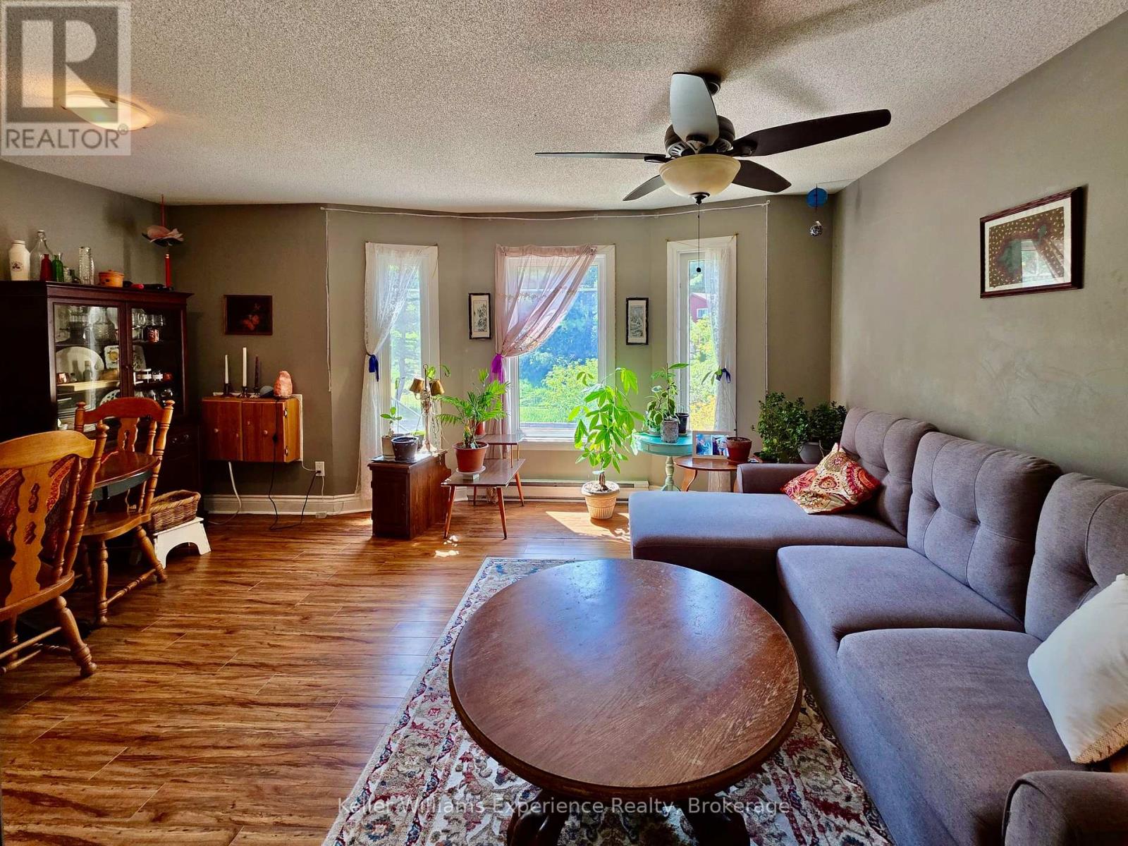 #102C 661 CEDAR LANE - 33