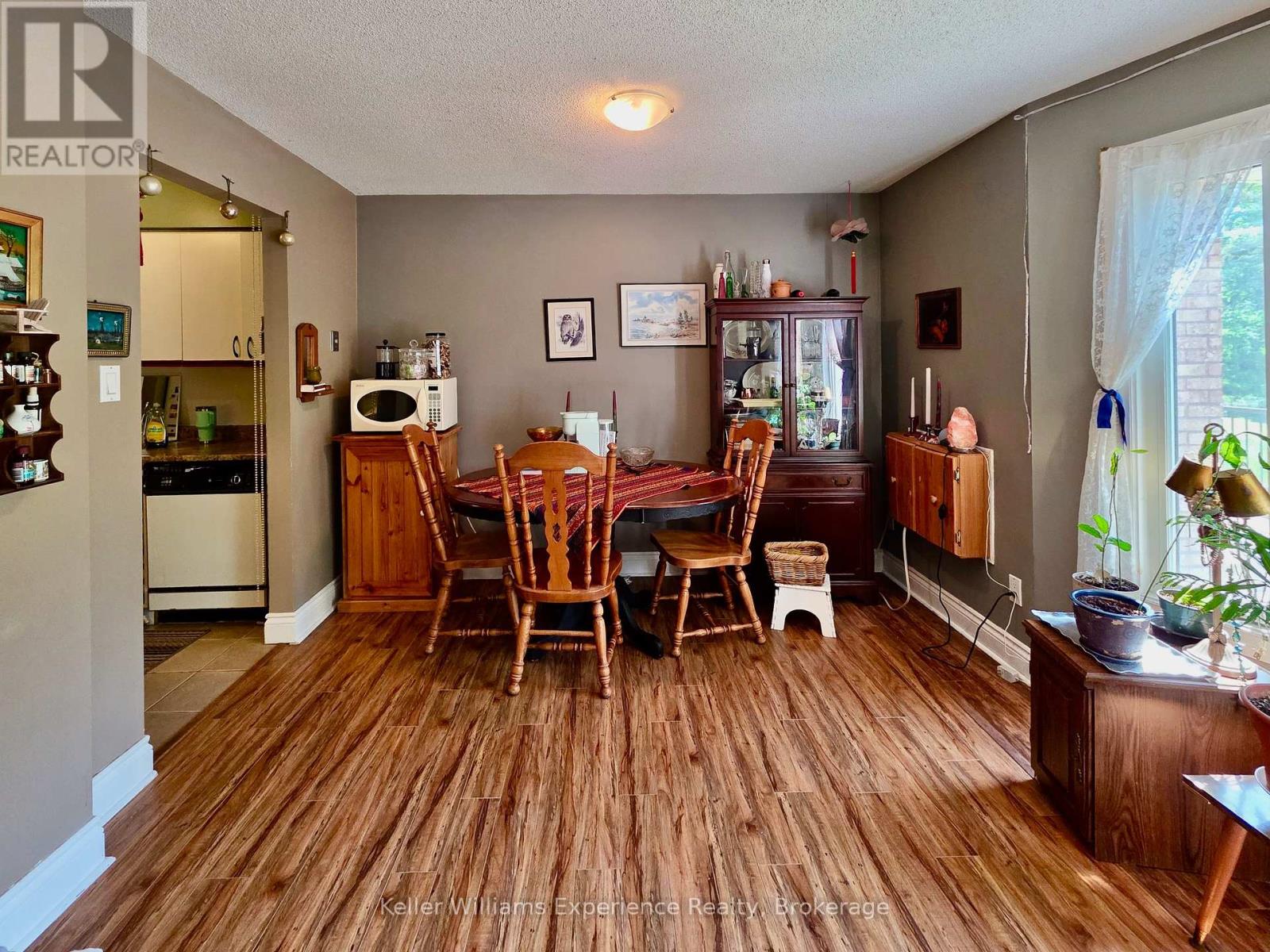 #102C 661 CEDAR LANE - 35