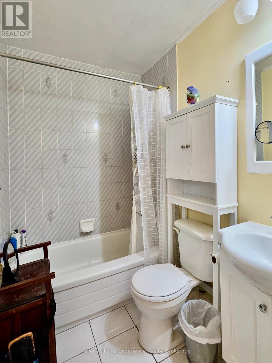 #102C 661 CEDAR LANE - 38