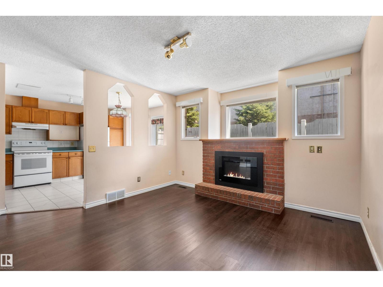 #5 20 DEERBOURNE DR — photo 12