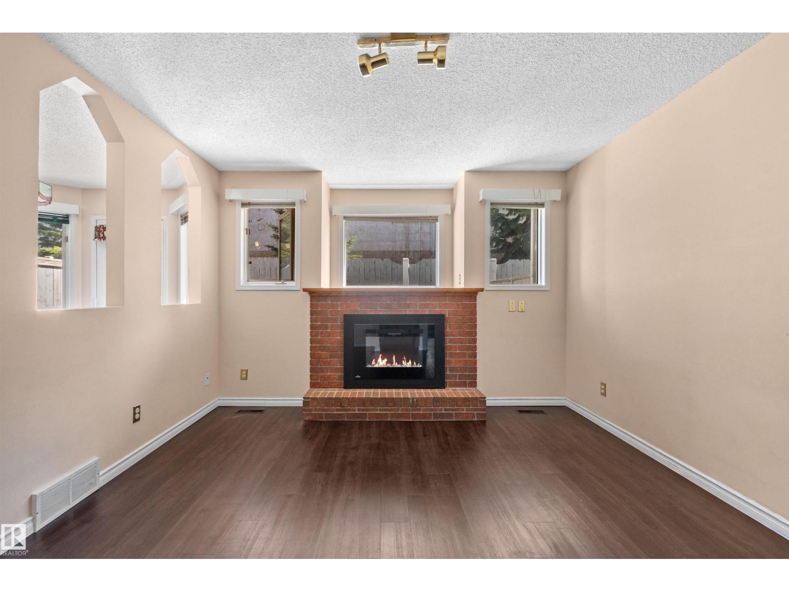 #5 20 DEERBOURNE DR — photo 13