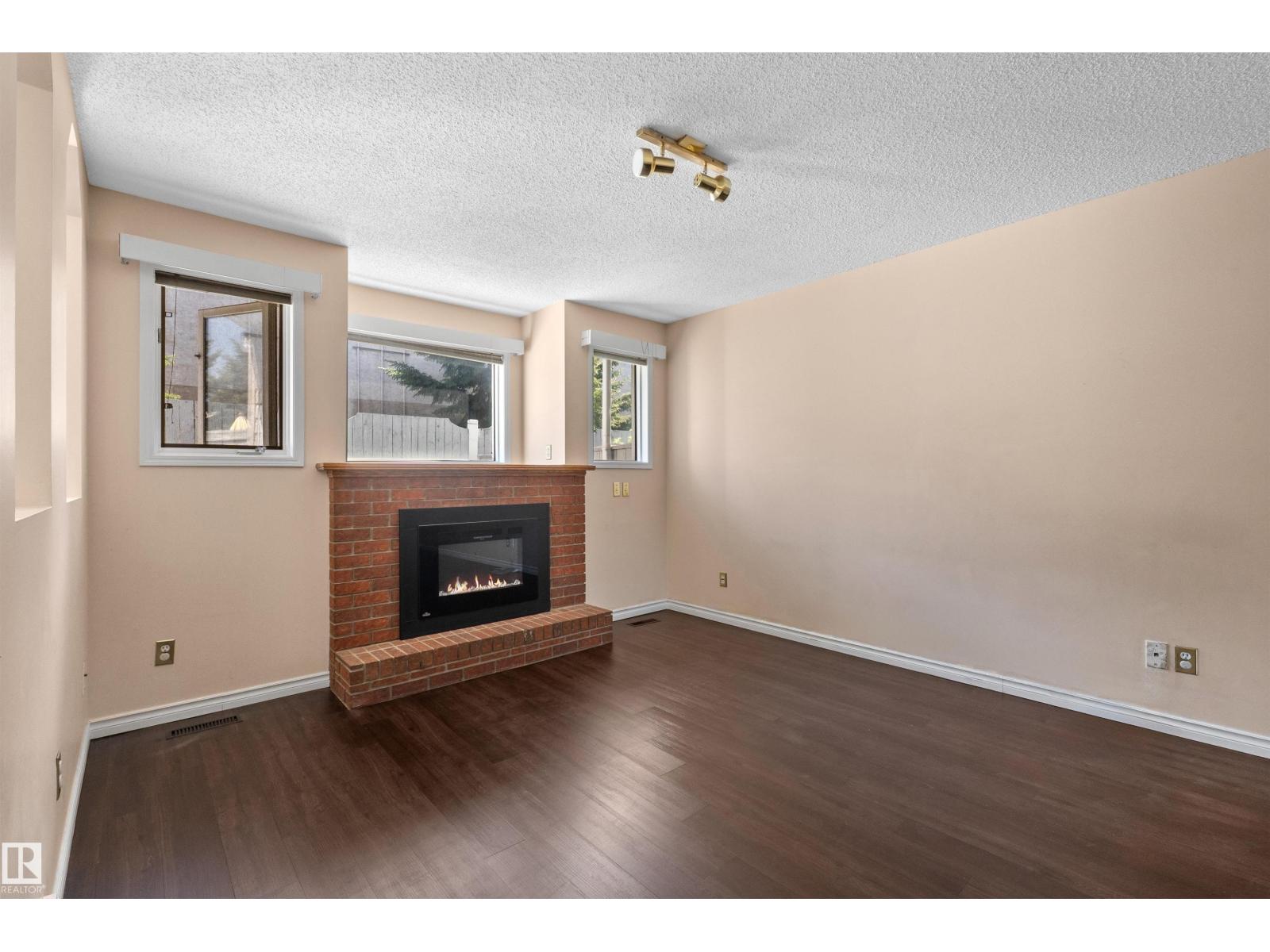 #5 20 DEERBOURNE DR — photo 14