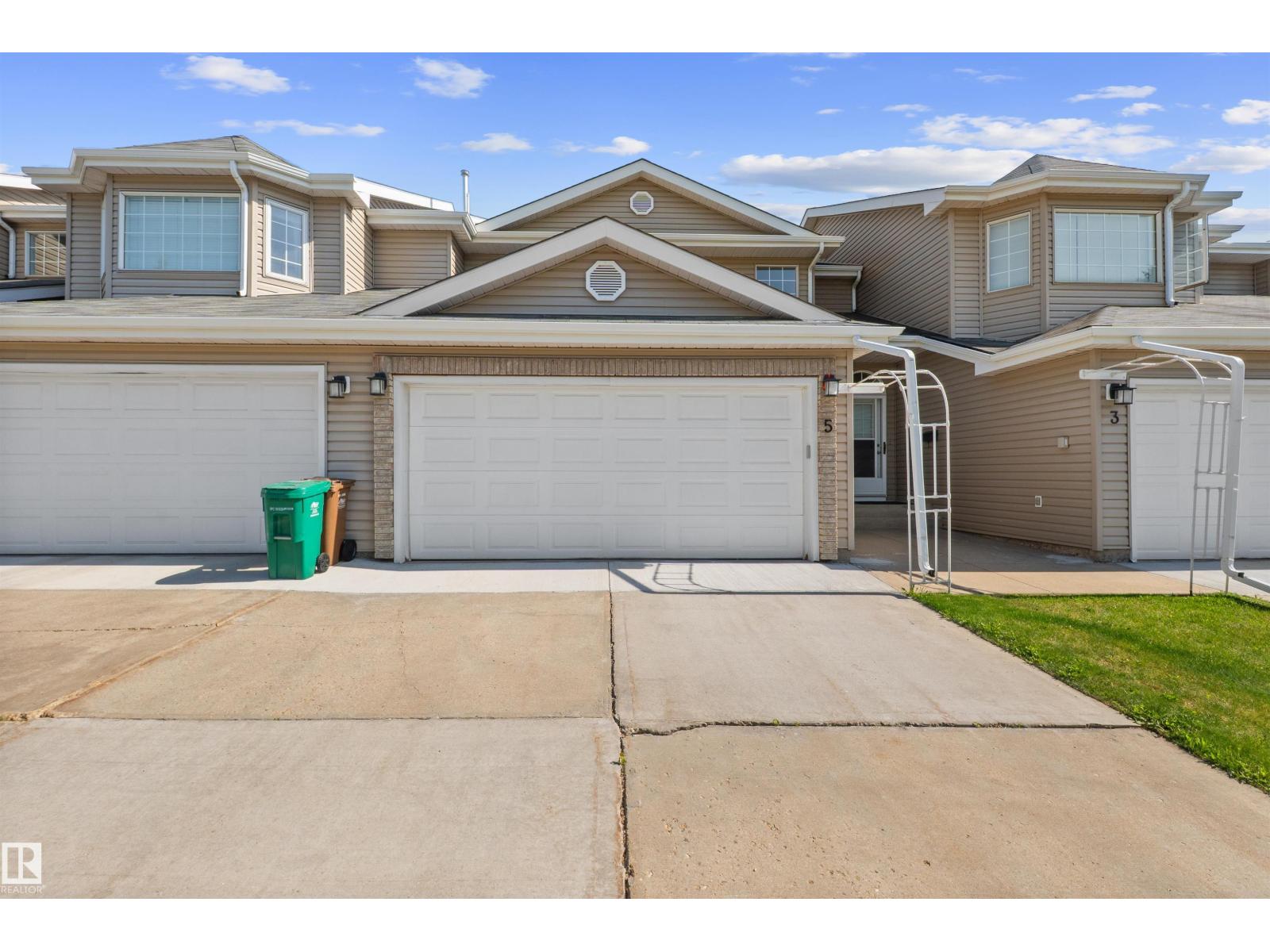 #5 20 DEERBOURNE DR exterior