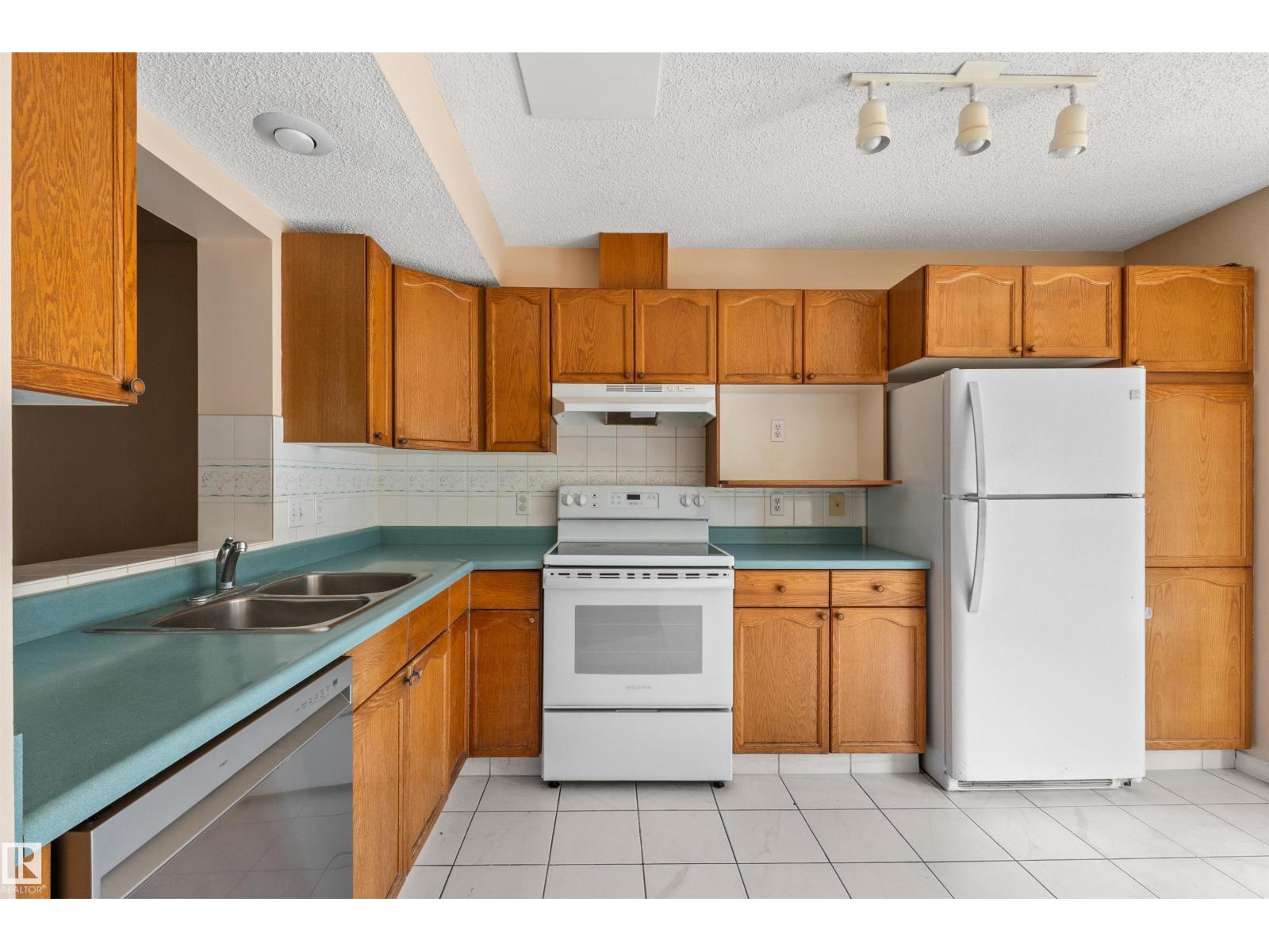 #5 20 DEERBOURNE DR — photo 23