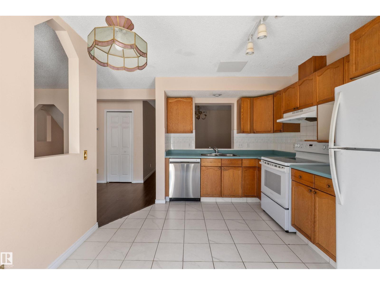 #5 20 DEERBOURNE DR — photo 25