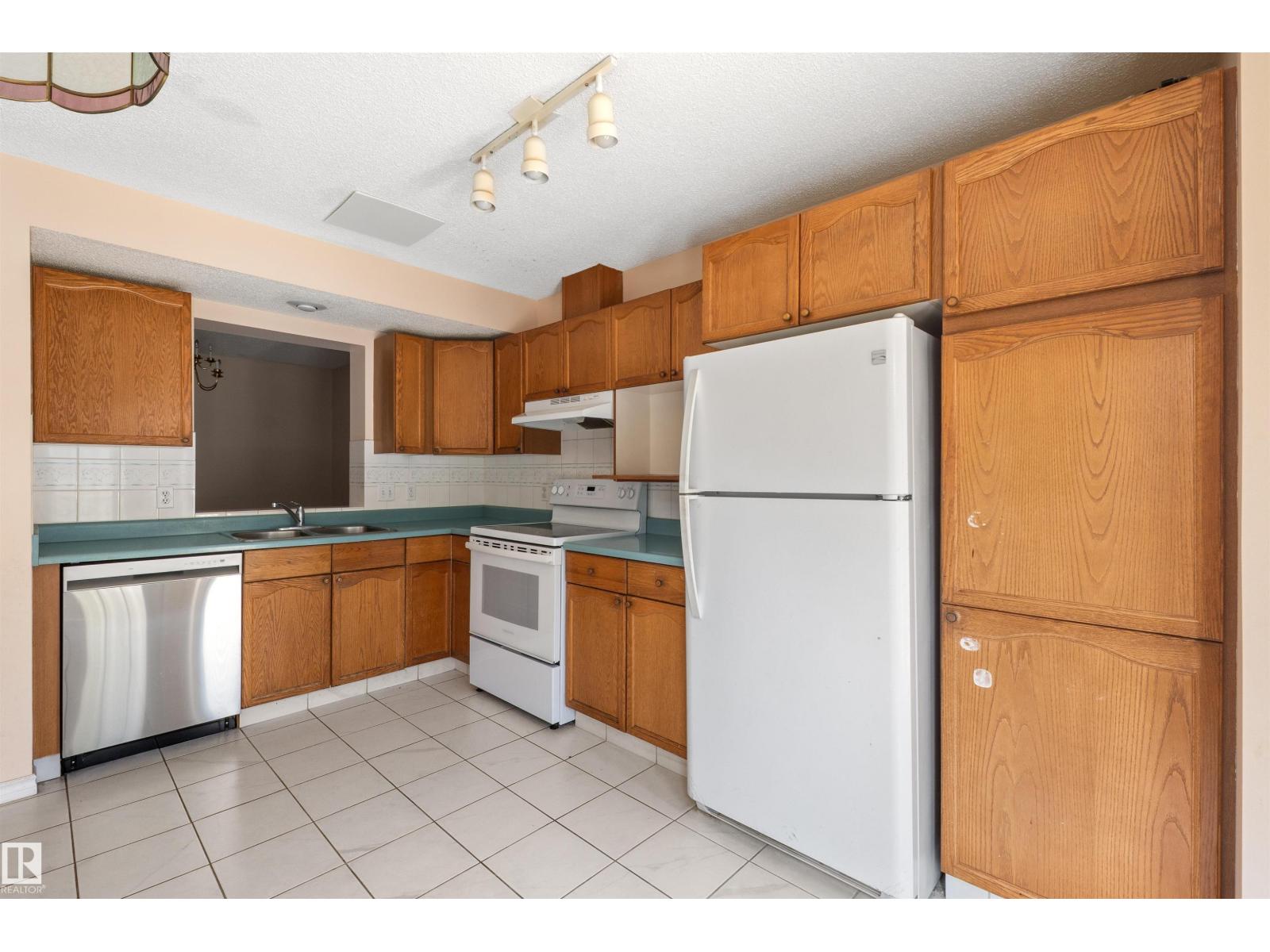 #5 20 DEERBOURNE DR — photo 26