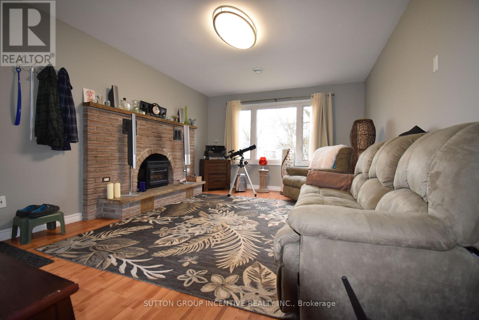 5 LANARK CRESCENT - 5