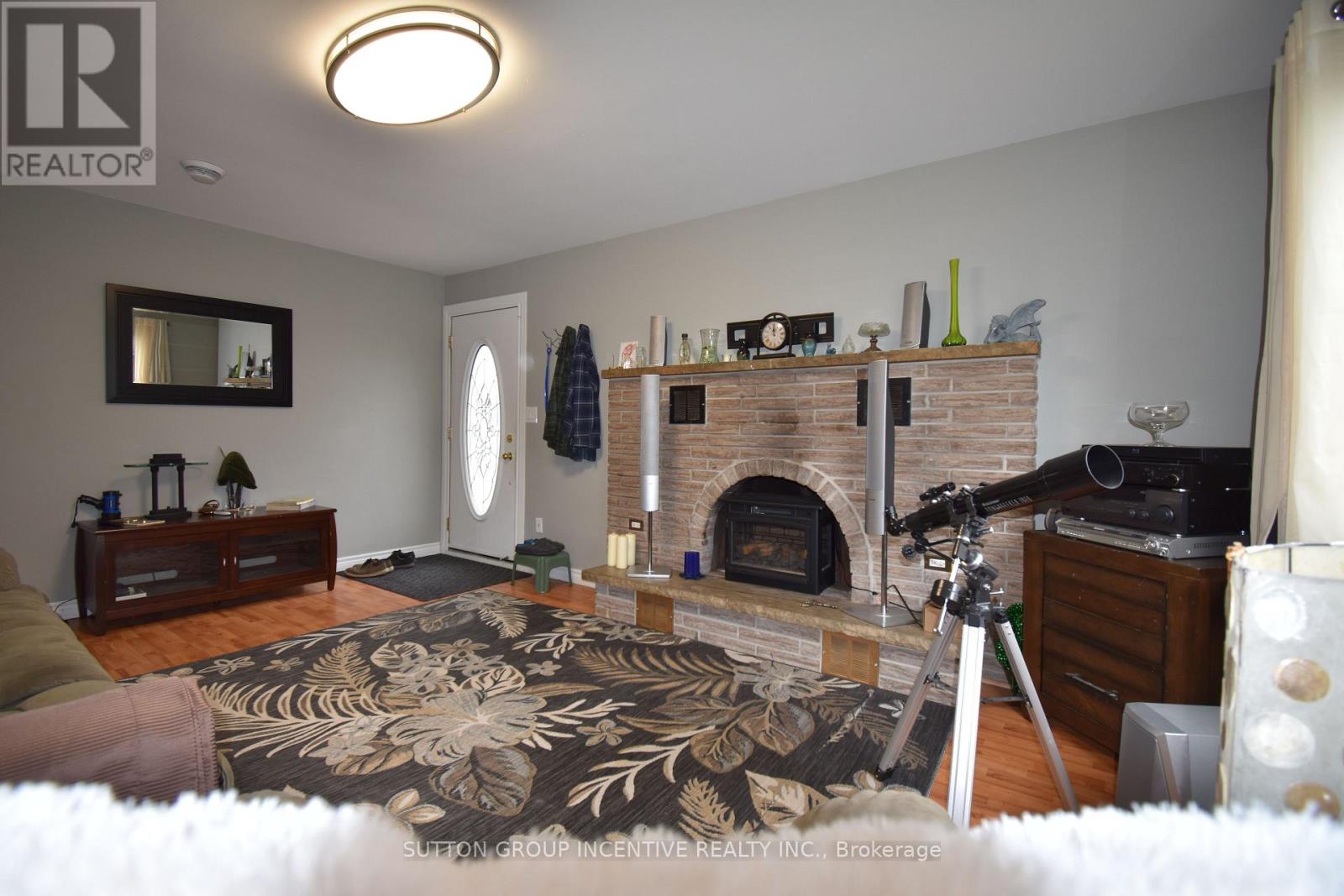 5 LANARK CRESCENT - 7