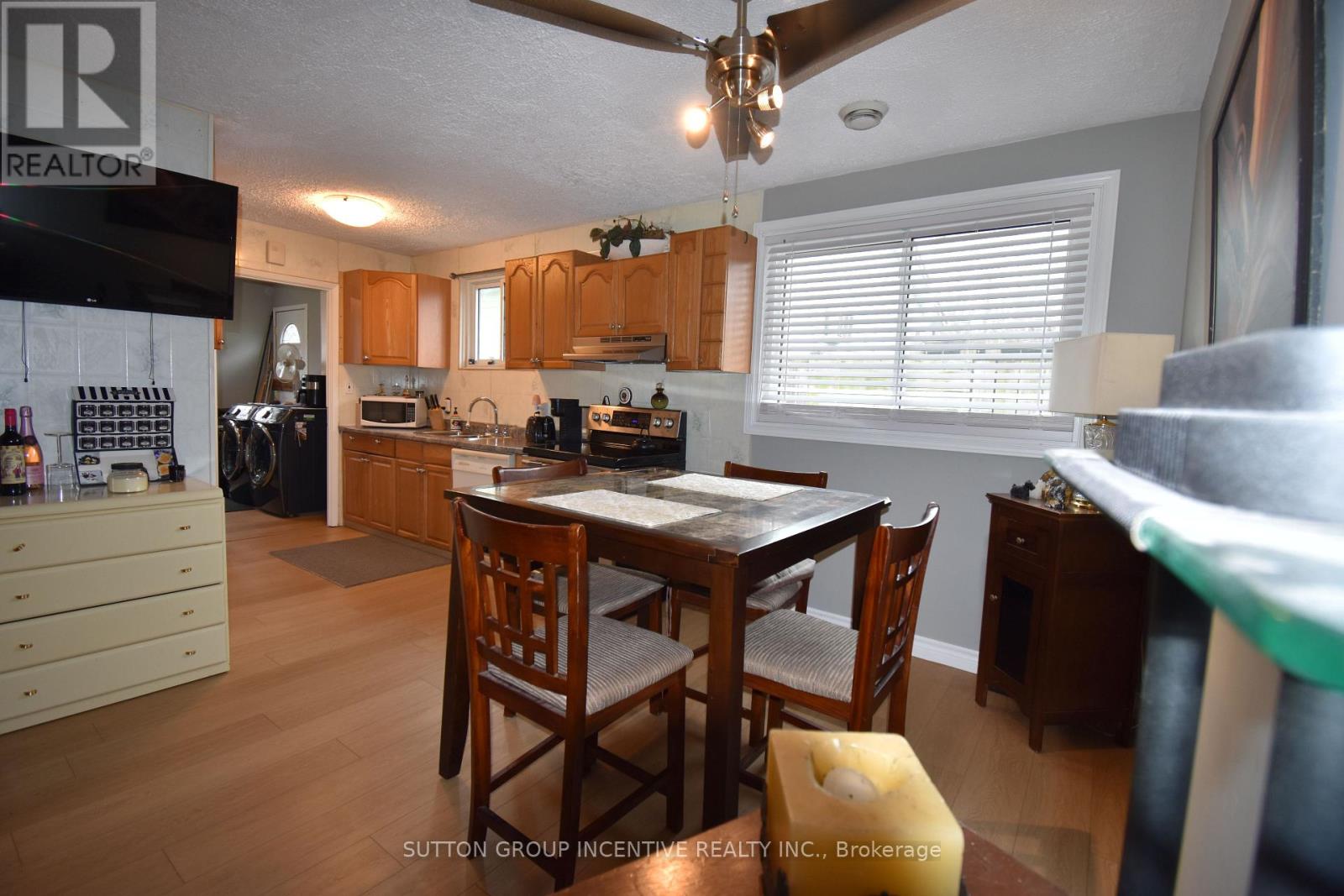 5 LANARK CRESCENT - 8