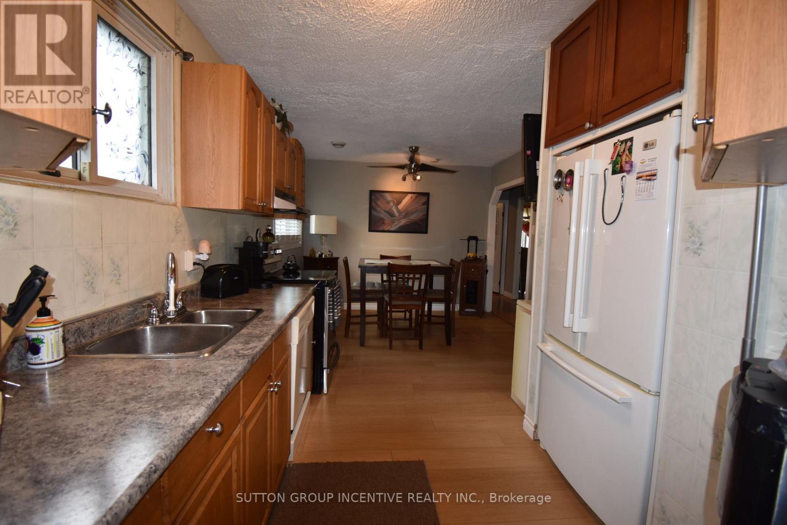 5 LANARK CRESCENT - 9