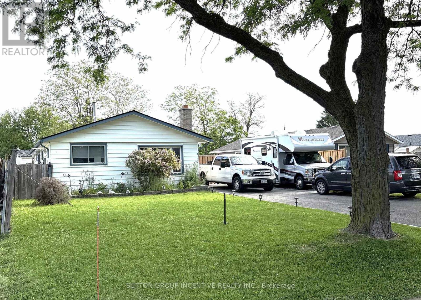 5 LANARK CRESCENT - 1