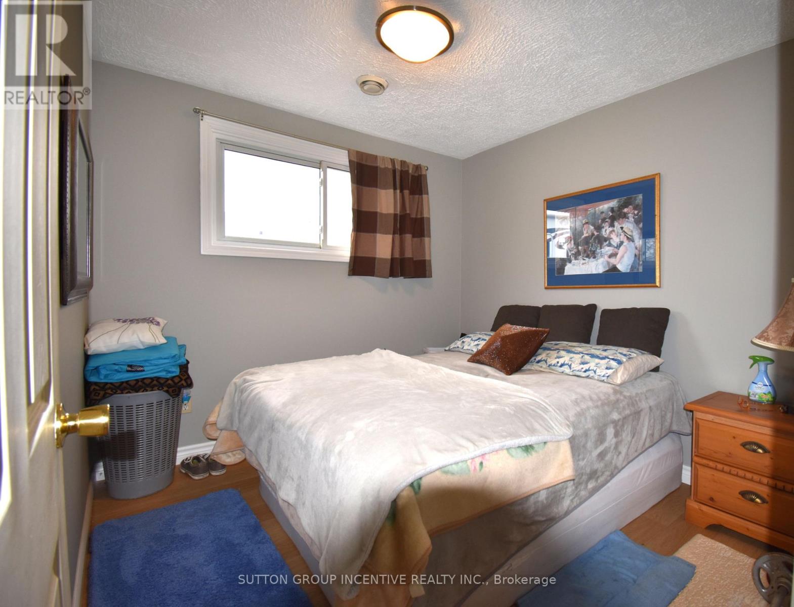 5 LANARK CRESCENT - 18