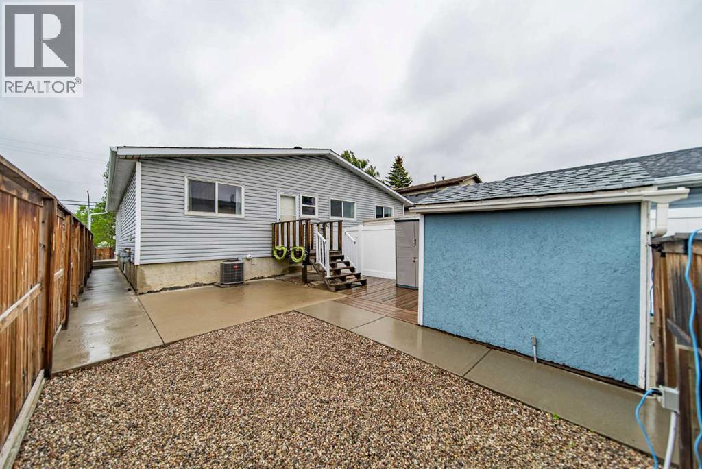5119 30 Avenue SW - 20