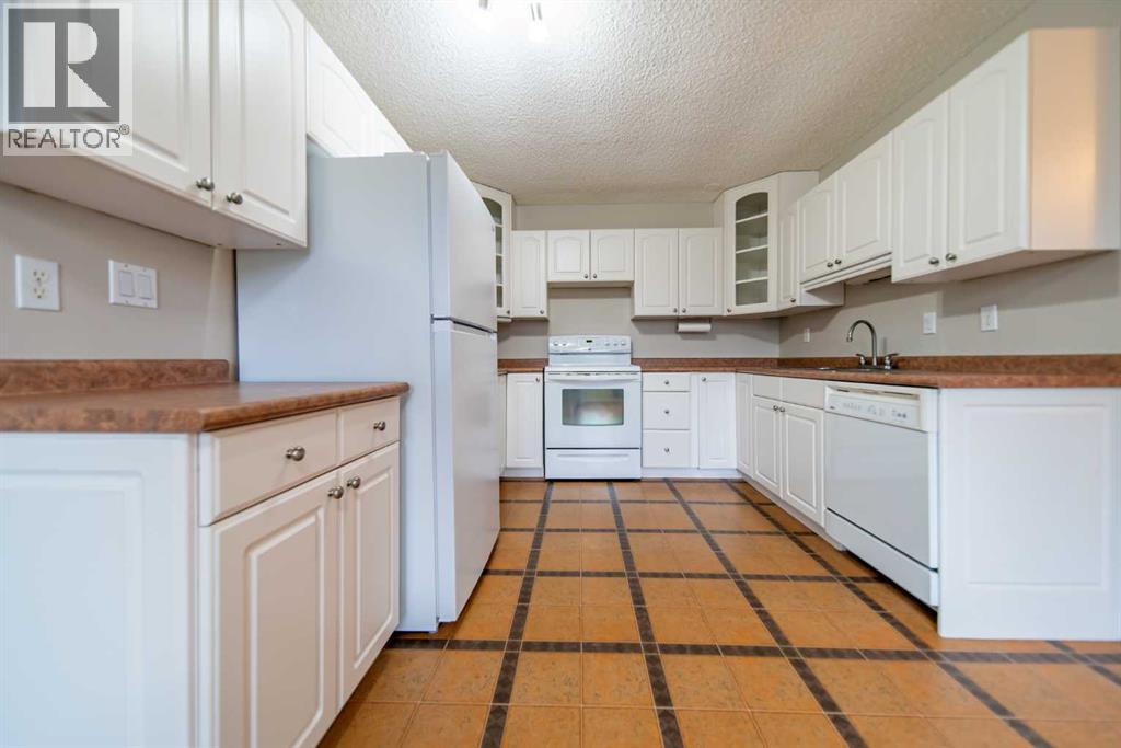 5119 30 Avenue SW - 6