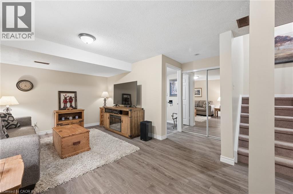 #8 236 KINGSWOOD Drive - 42