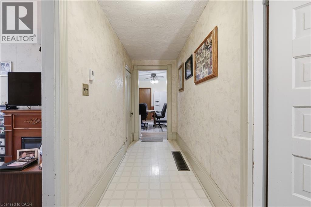 4-bedroom home for sale at 294 JERSEYVILLE Road, Brantford ON · photo 16 of 40