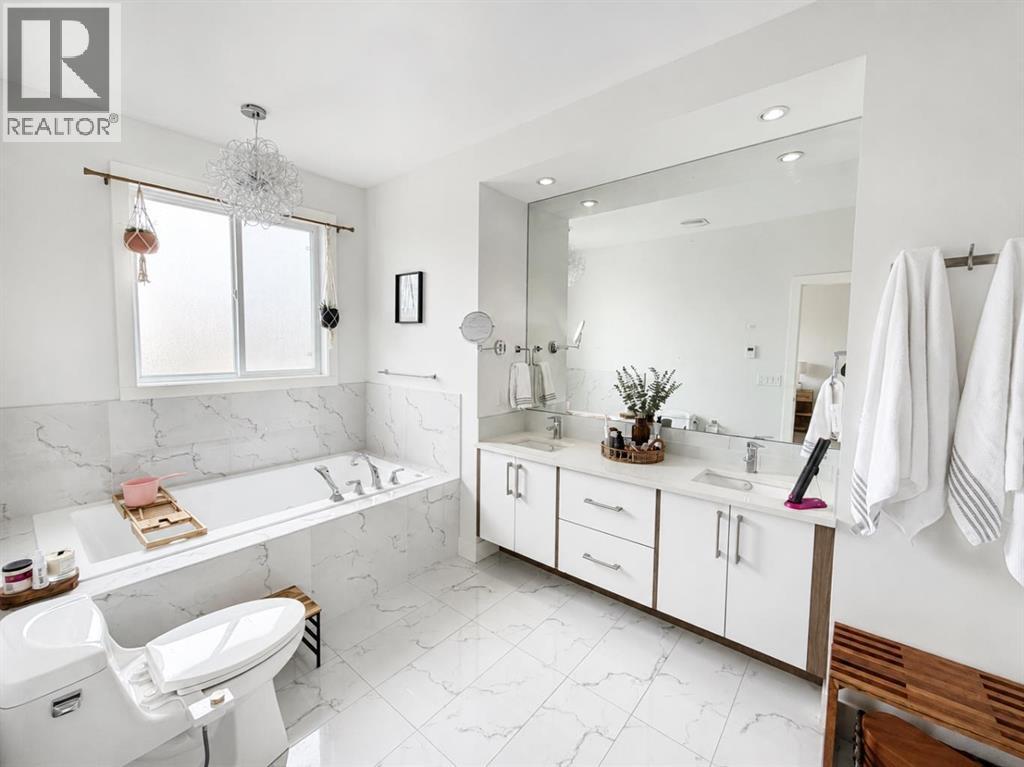 4347 72 Street NW - 17