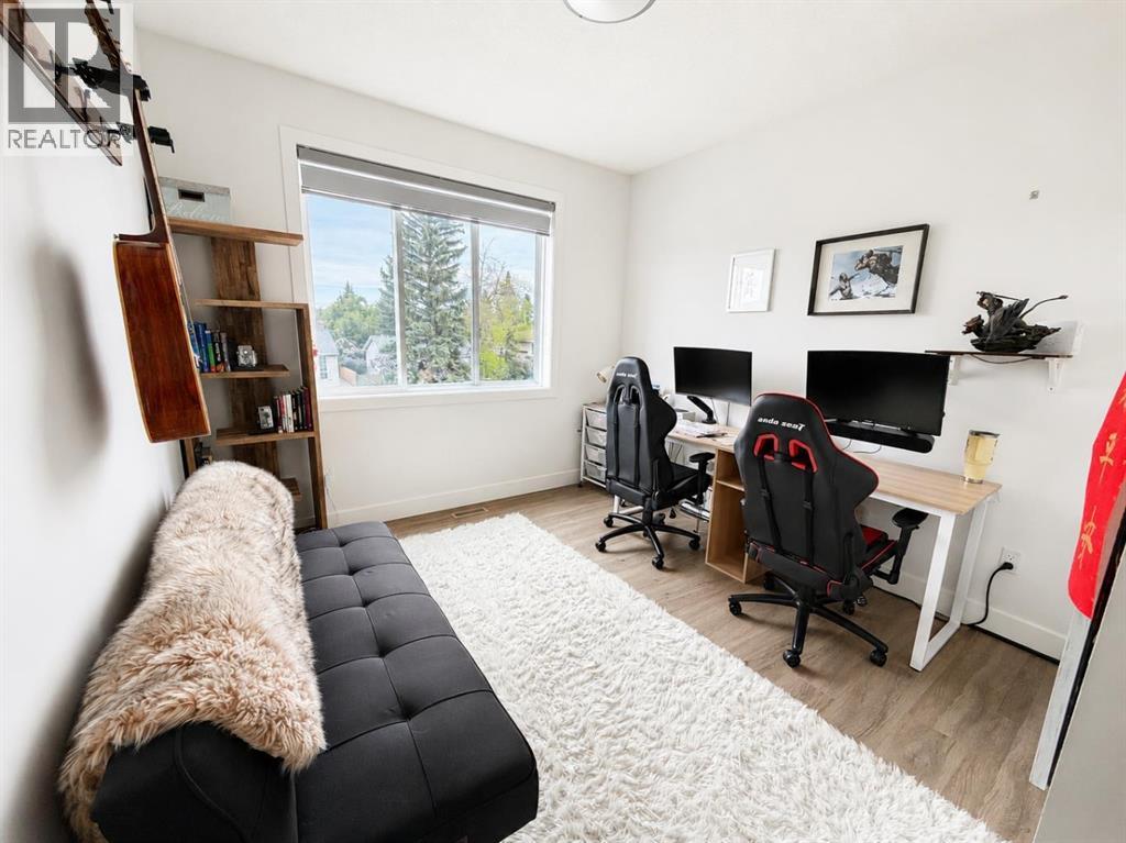 4347 72 Street NW - 21