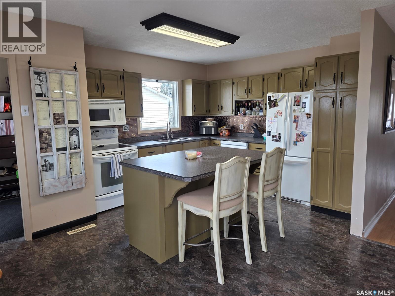 111 4th AVENUE N - 10