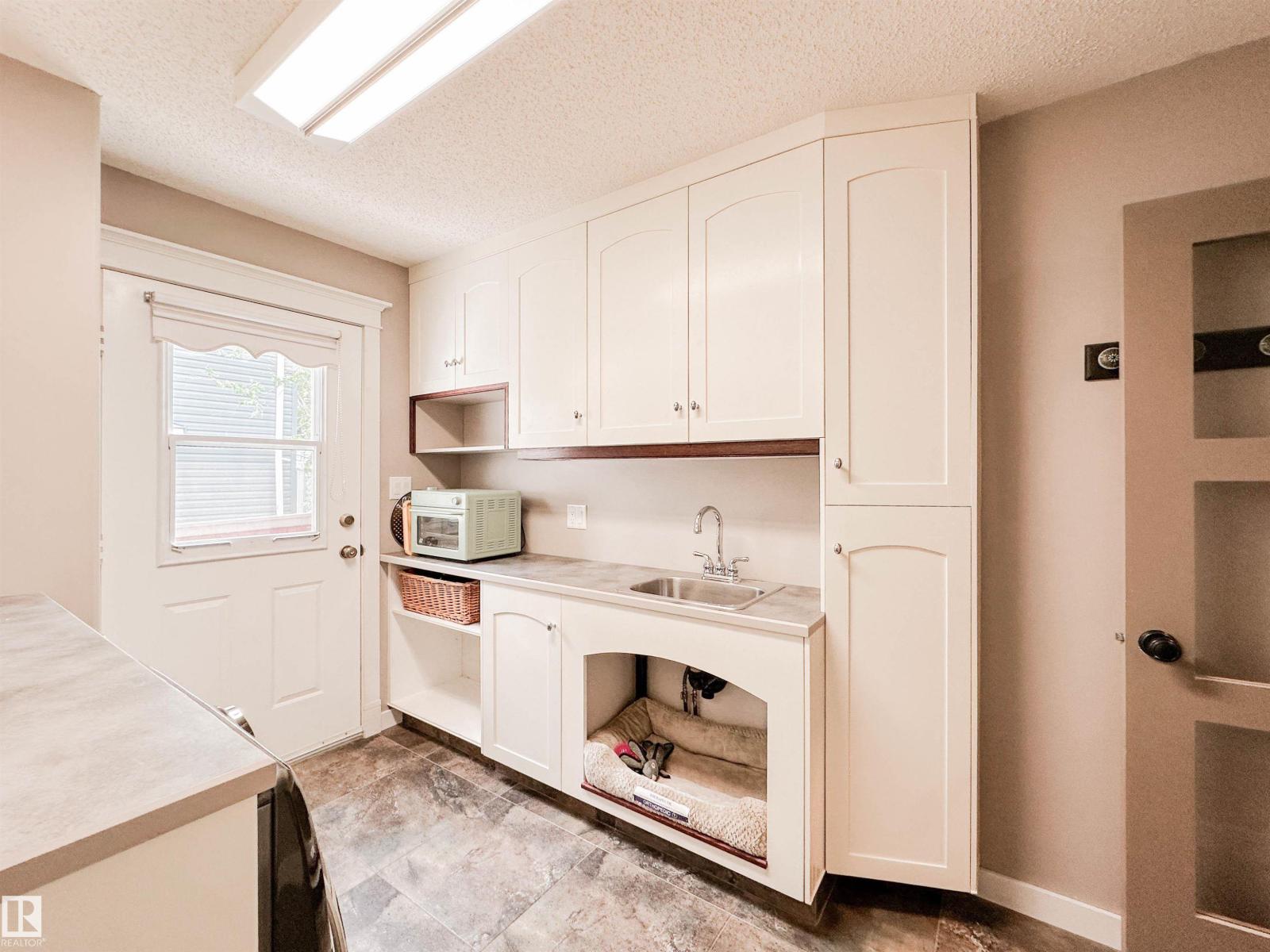 3 LAIRD PL — photo 18