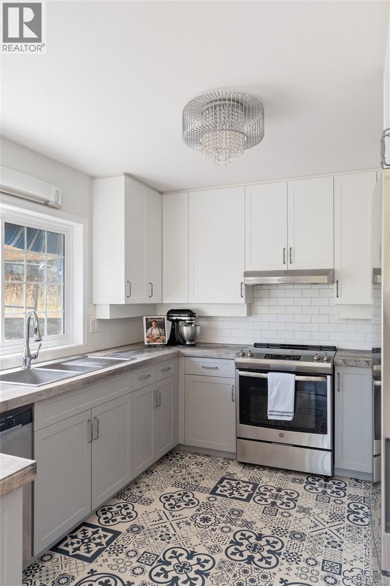 764 Richmond Ave - 16