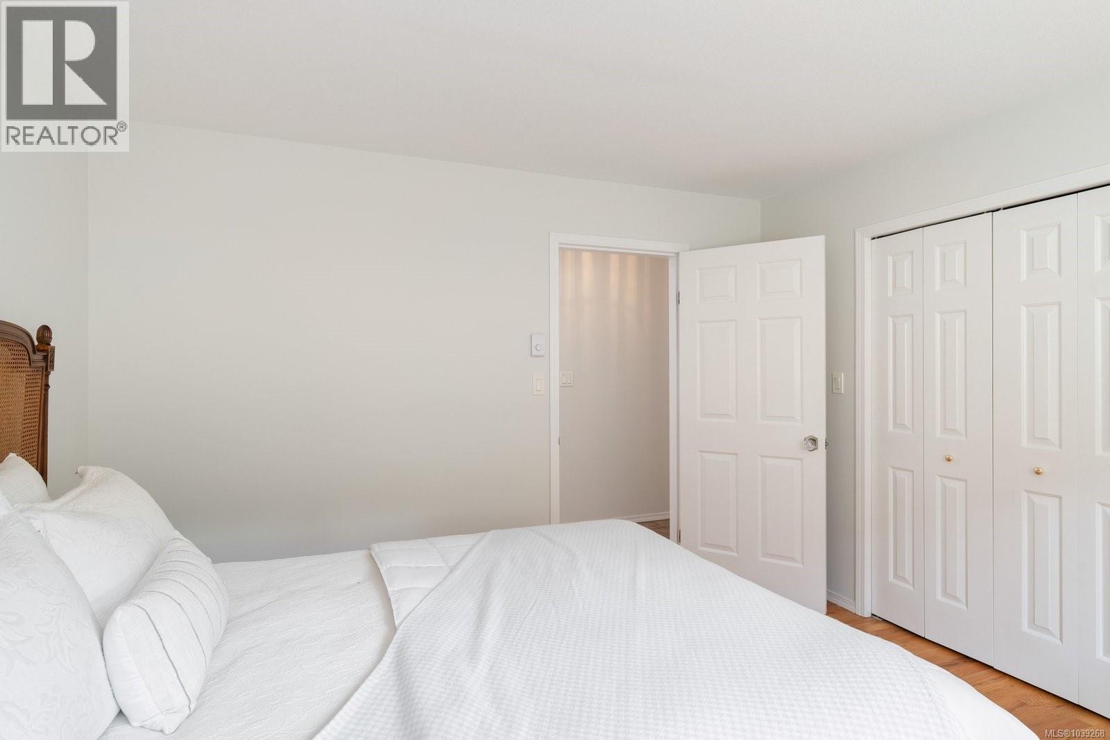 764 Richmond Ave - 28