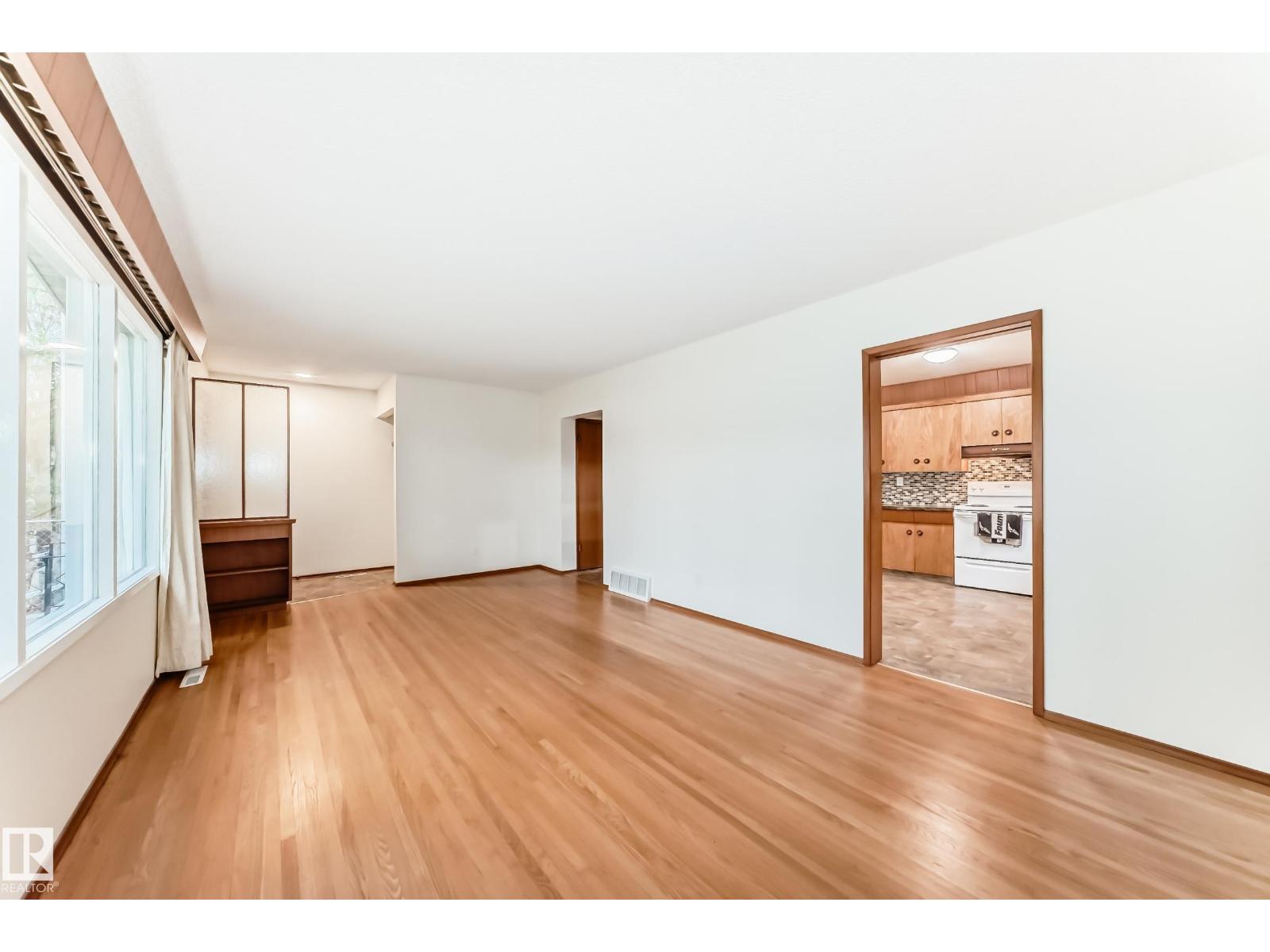 12022 62 ST NW - Image 3
