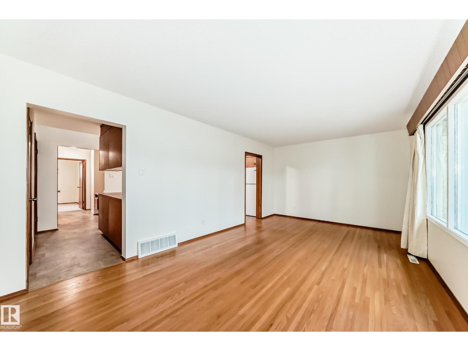12022 62 ST NW - 4