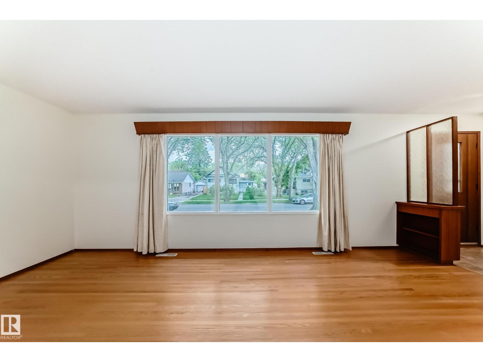 12022 62 ST NW - 5