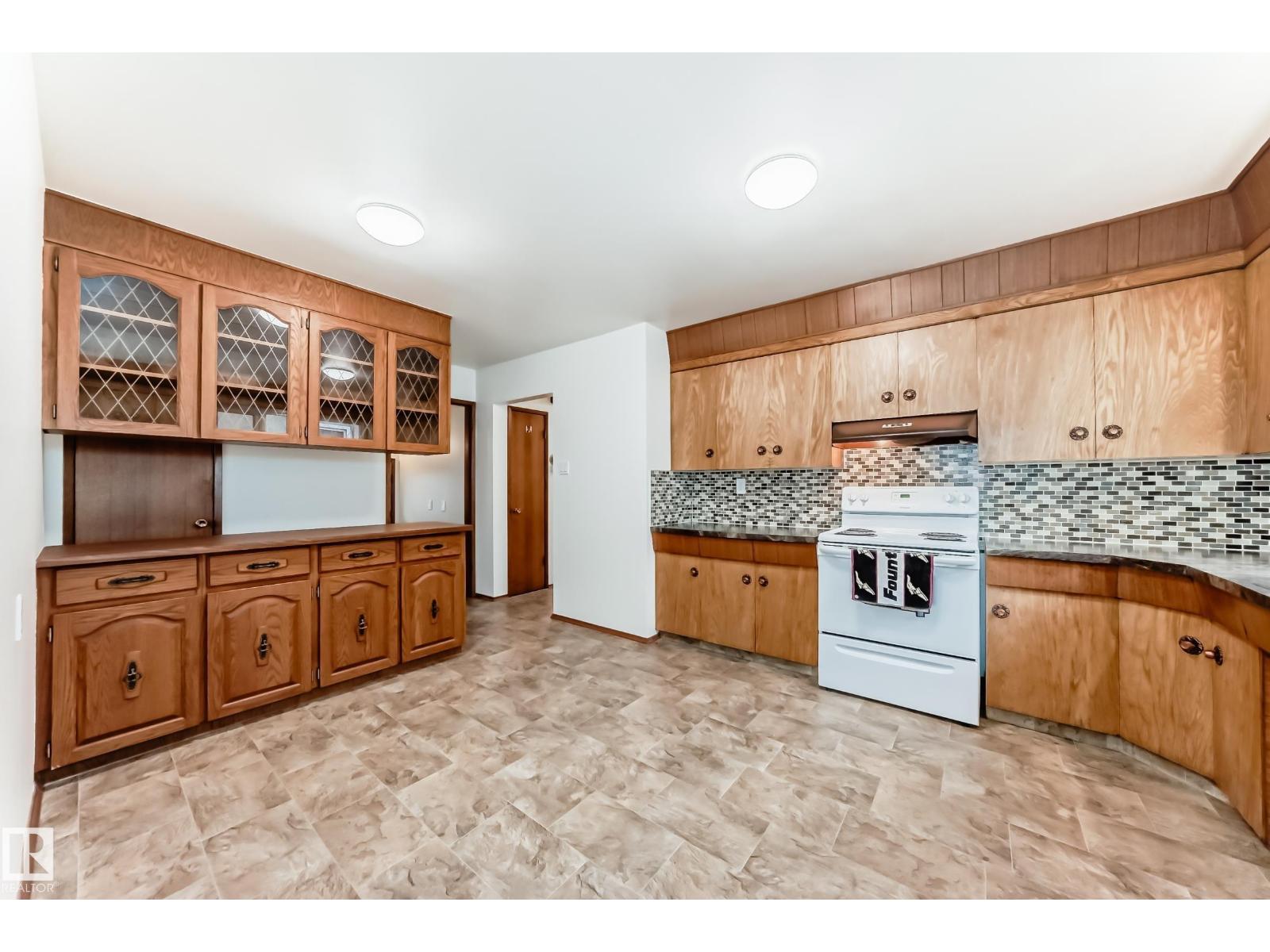12022 62 ST NW - 8