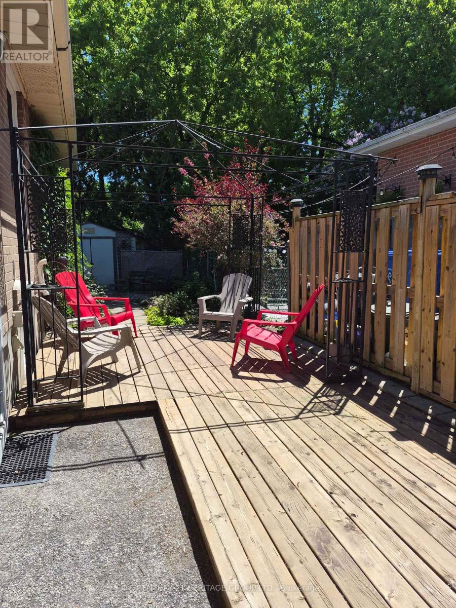 69 LINDSAY AVENUE - 32