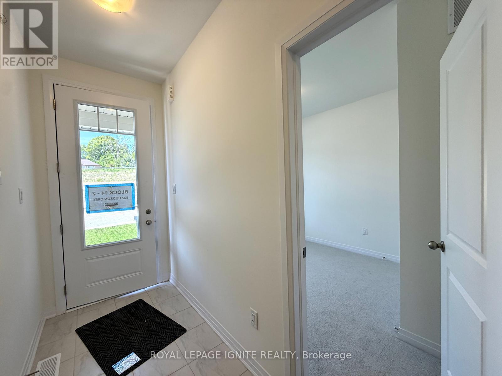 537 HUDSON CRESCENT - 3