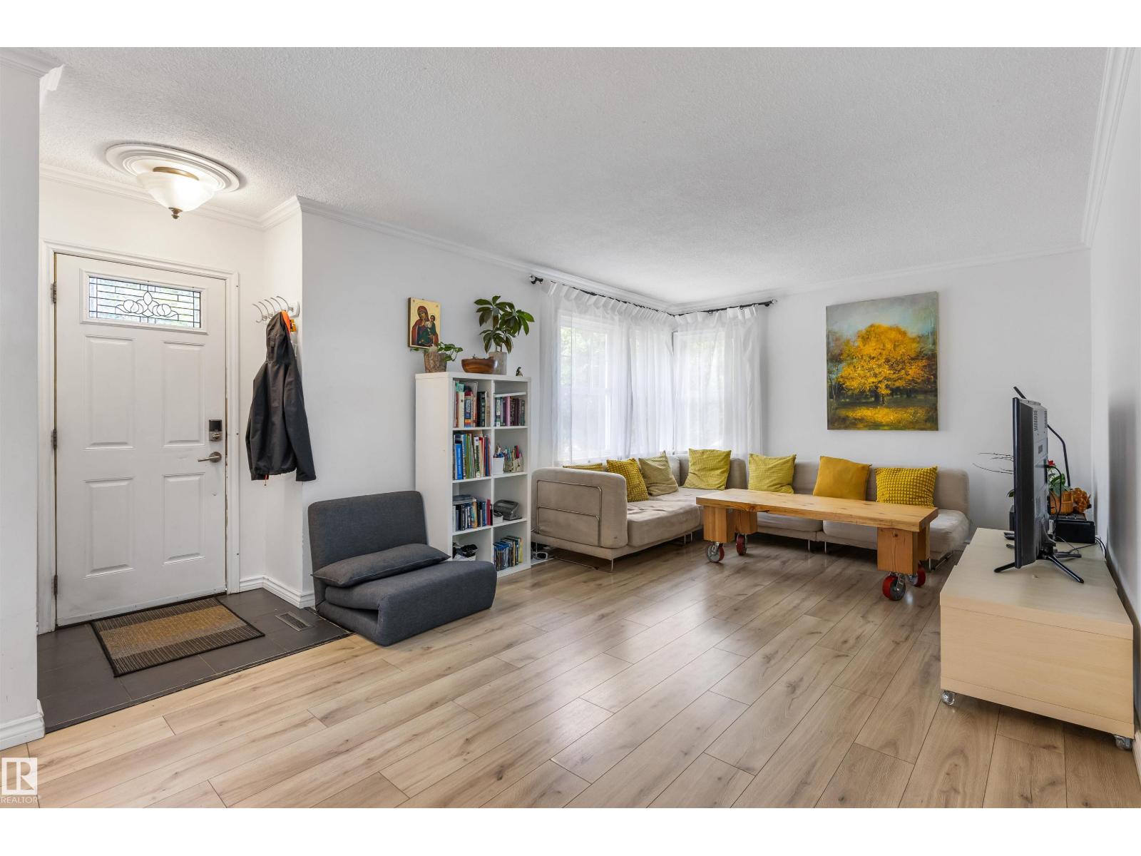 14007 104 AV NW - 3