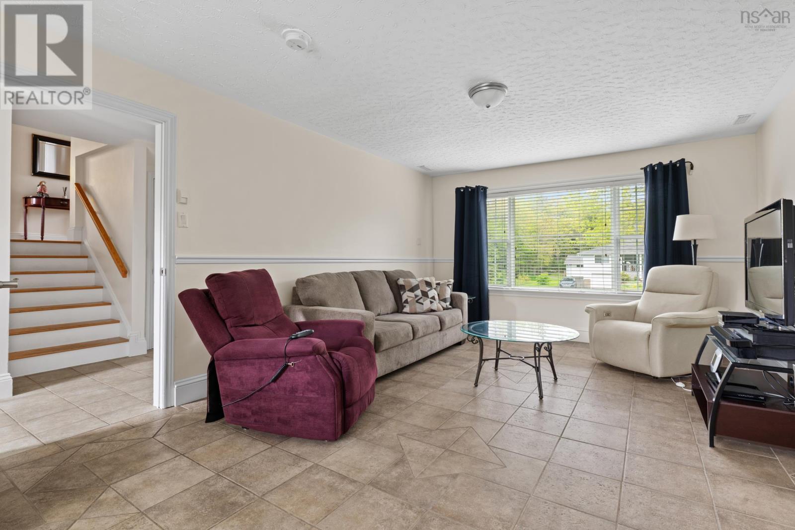 1090 Montague Road - 33