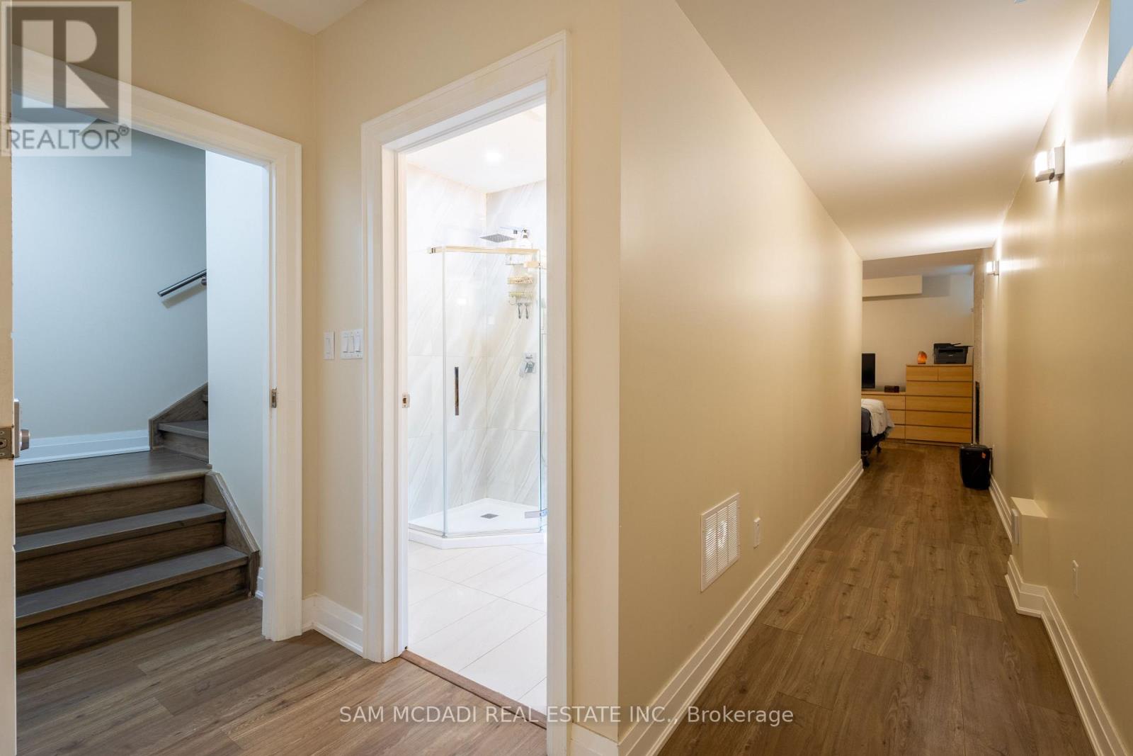 35A BROADVIEW AVENUE - 26