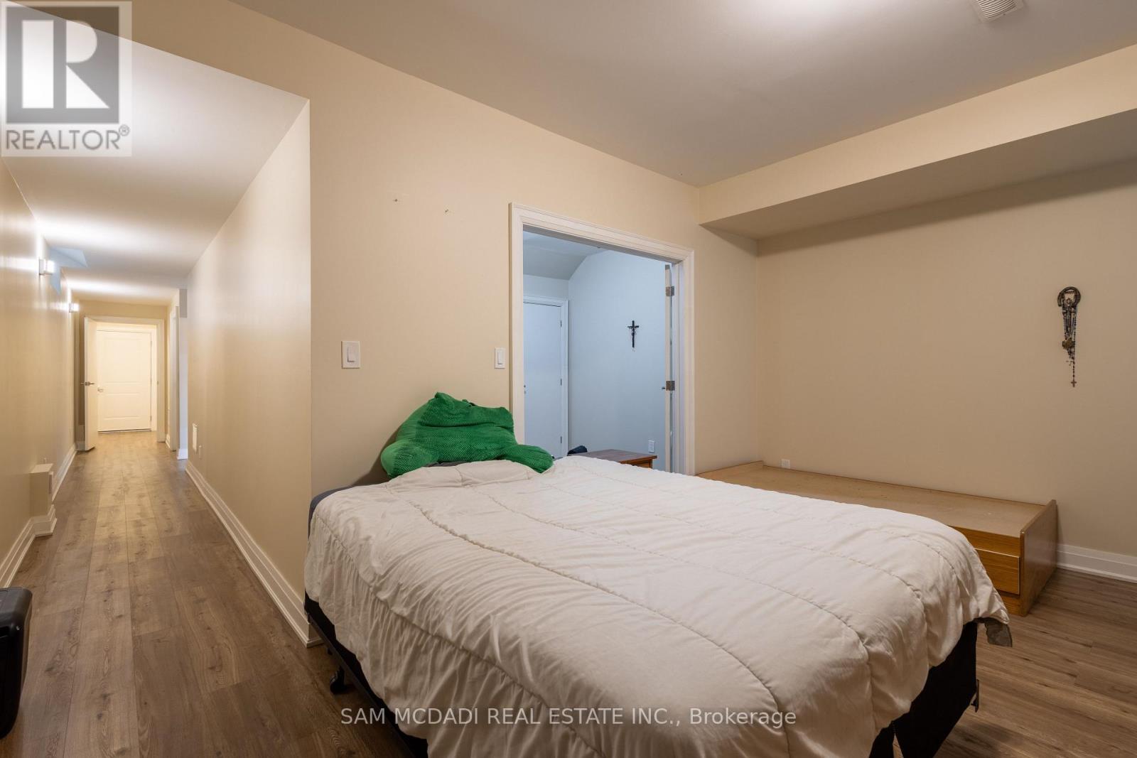35A BROADVIEW AVENUE - 29