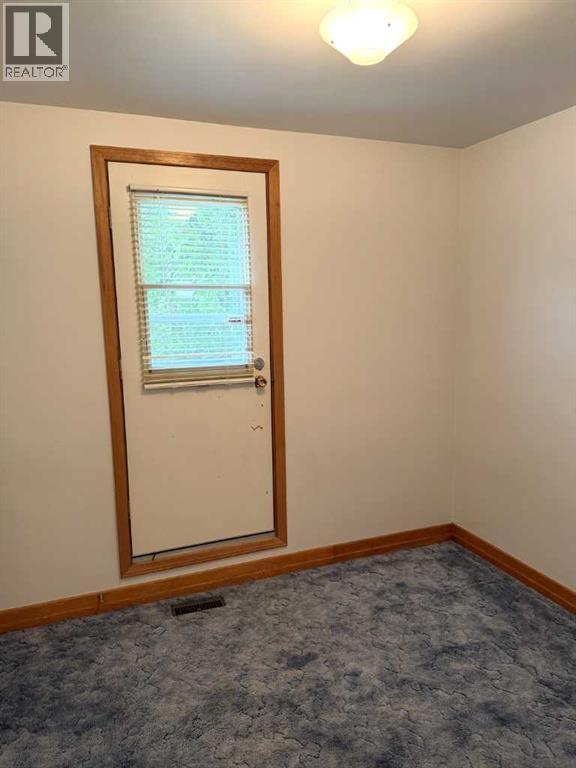 46 2 Street NW - 12