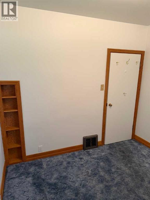 46 2 Street NW - 11