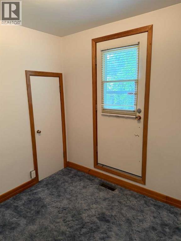 46 2 Street NW - 13