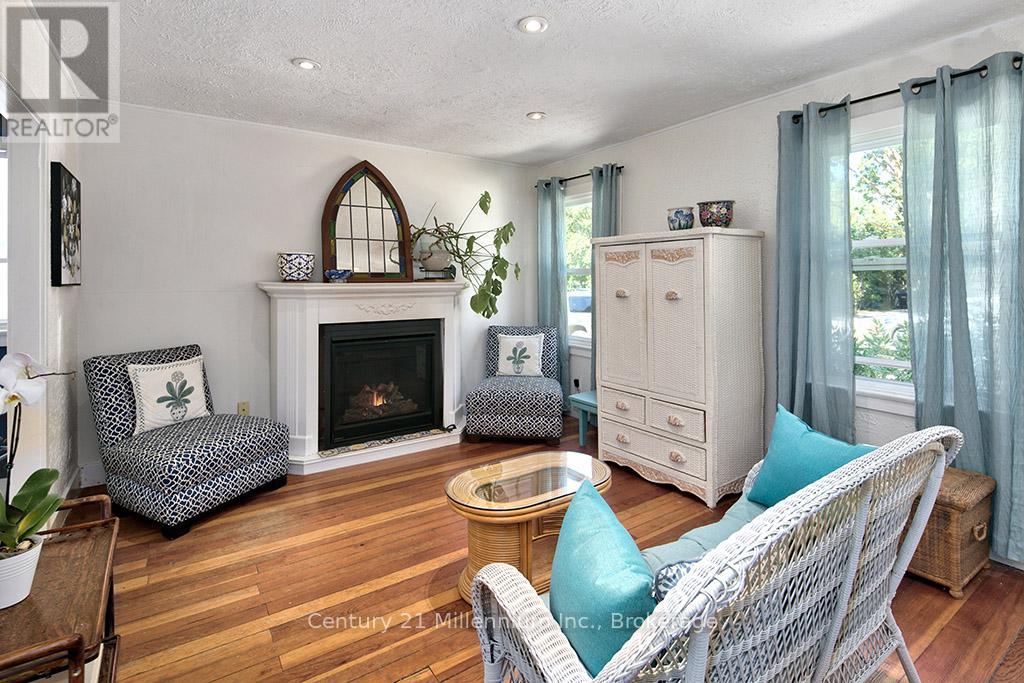 444 MAPLE STREET - 7
