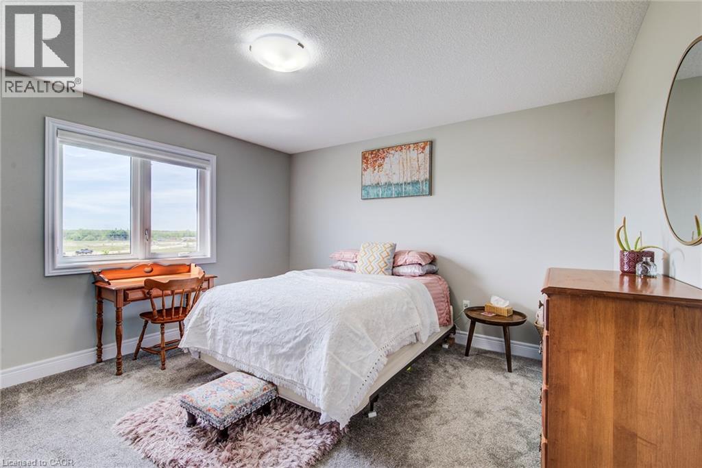 42 GELLERT Drive - 36