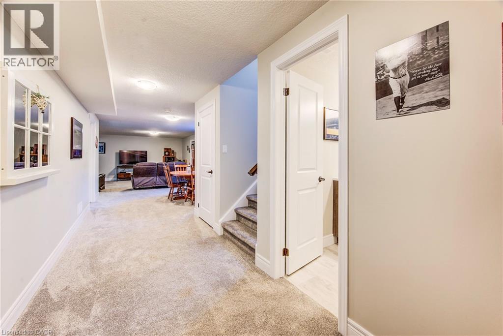 42 GELLERT Drive - 39