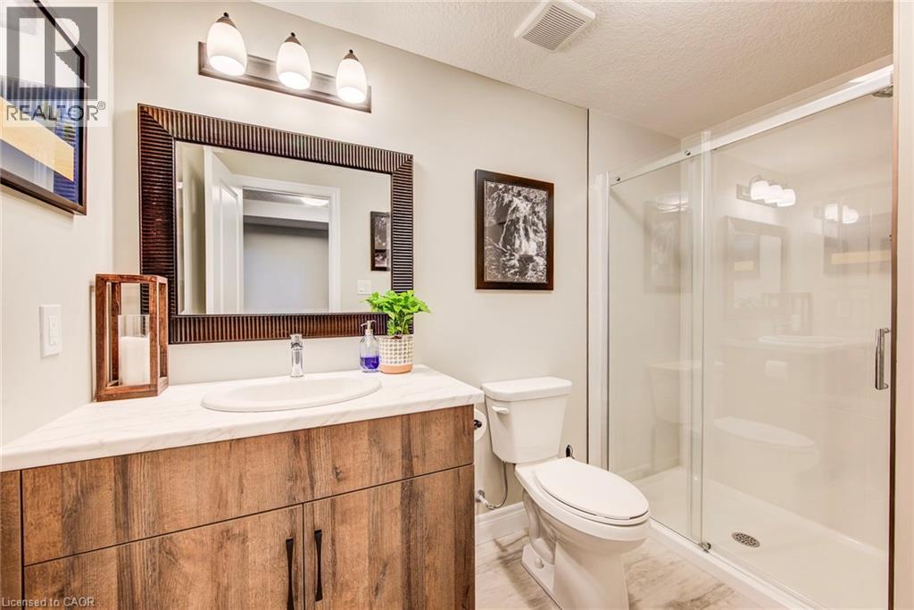 42 GELLERT Drive - 40