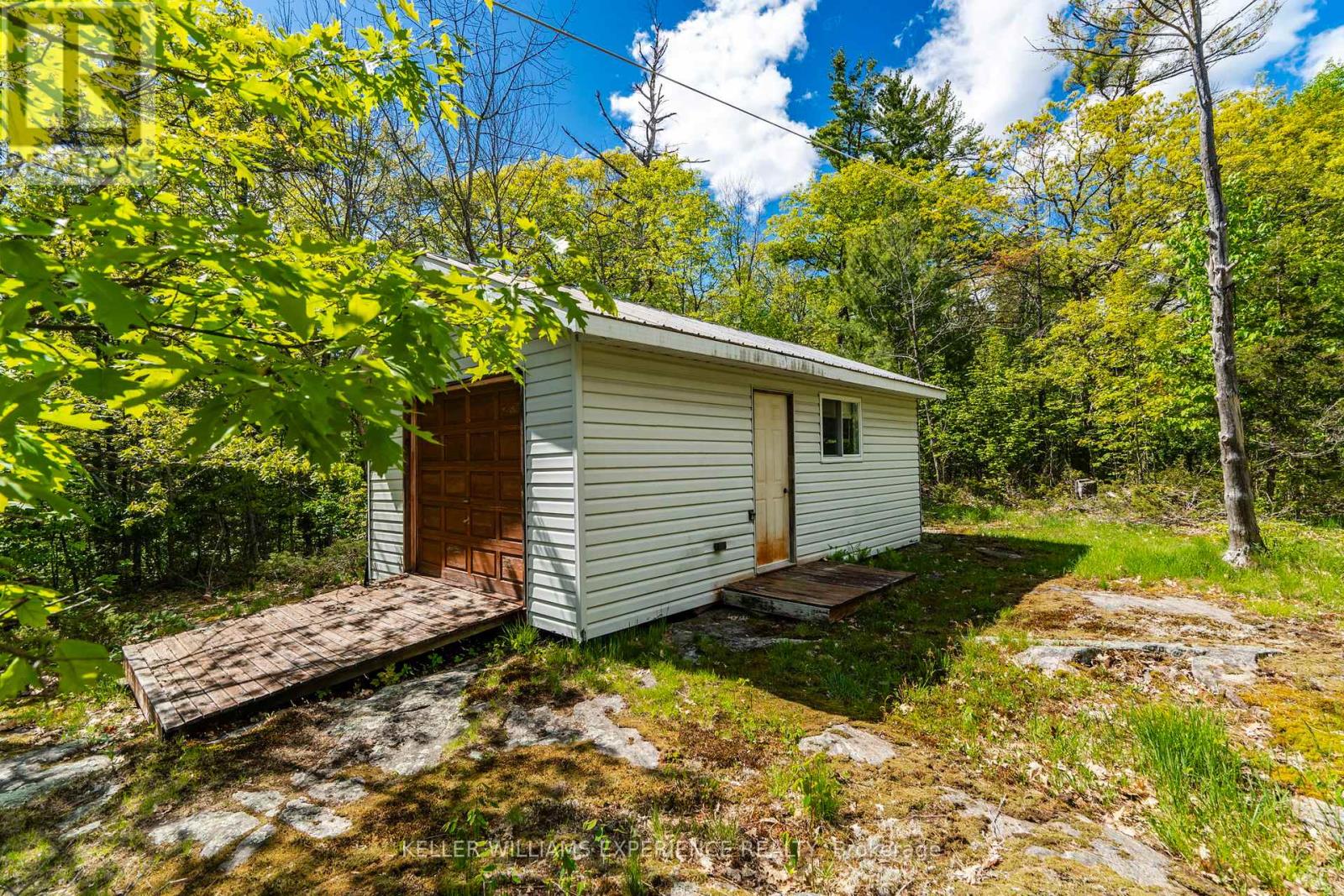 6932 ISLAND 1810 / BONE ISLAND - 26