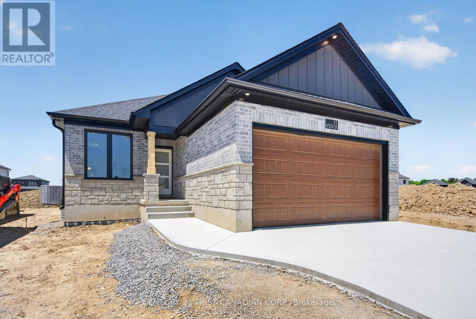 11 POSTMA CRESCENT - 2